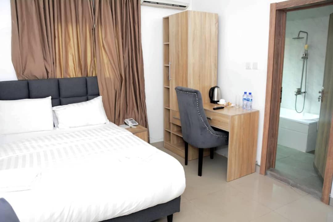 Tivoli Hotel Seafront Ikoyi Aliayabiagba Kültér fotó
