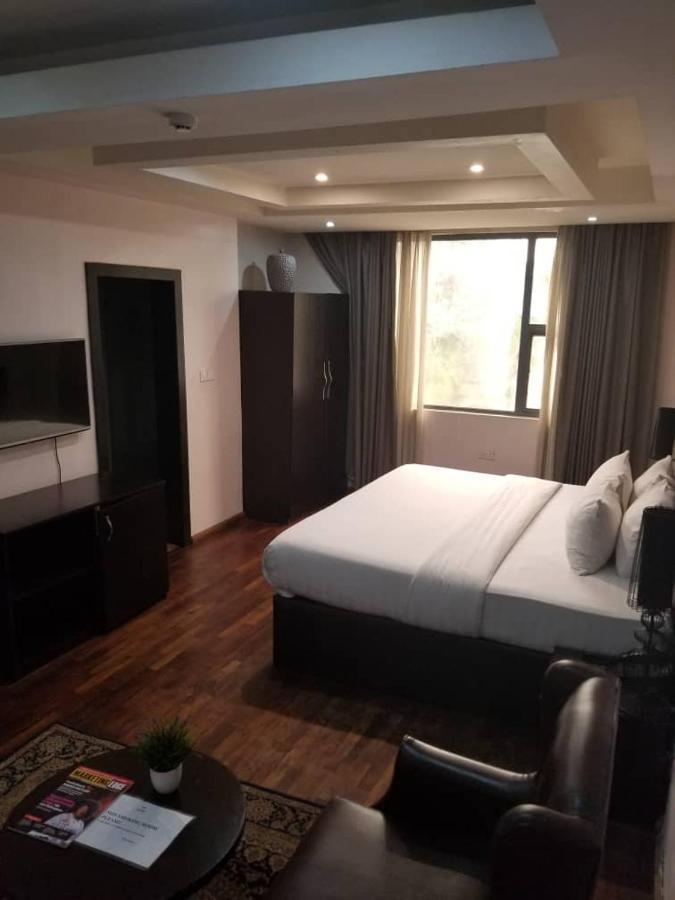 Tivoli Hotel Seafront Ikoyi Aliayabiagba Kültér fotó