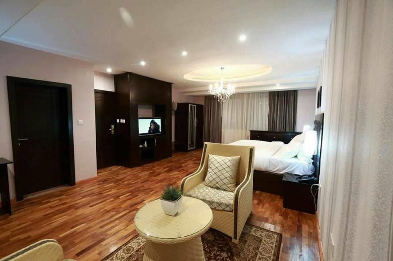 Tivoli Hotel Seafront Ikoyi Aliayabiagba Kültér fotó