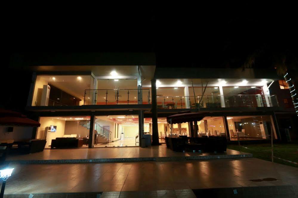 Tivoli Hotel Seafront Ikoyi Aliayabiagba Kültér fotó