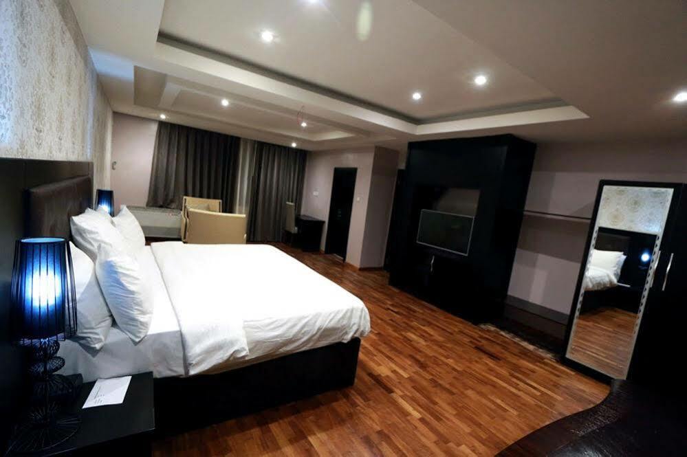 Tivoli Hotel Seafront Ikoyi Aliayabiagba Kültér fotó