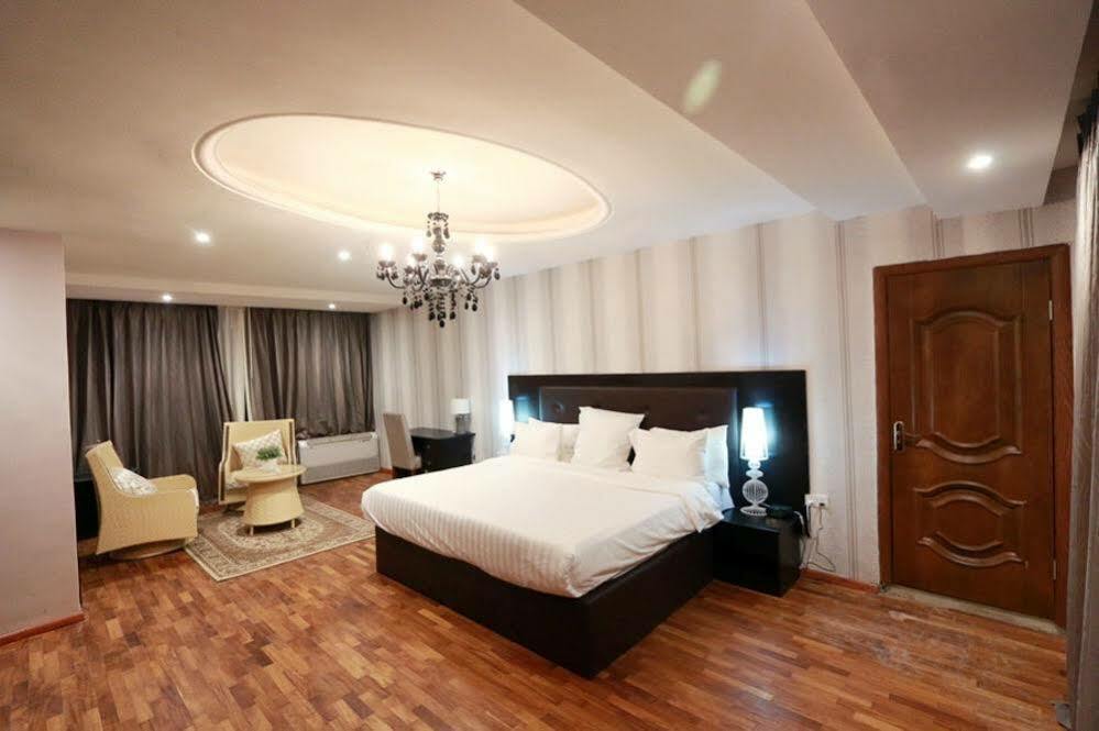 Tivoli Hotel Seafront Ikoyi Aliayabiagba Kültér fotó