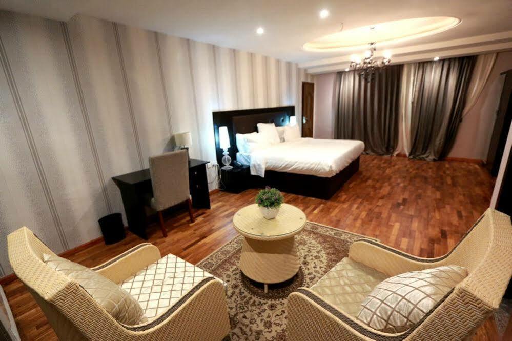 Tivoli Hotel Seafront Ikoyi Aliayabiagba Kültér fotó